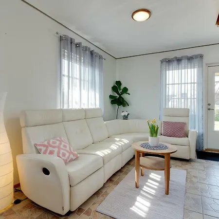 Kasekese Holiday With Sauna And Garden 펜션 쿠레사아레